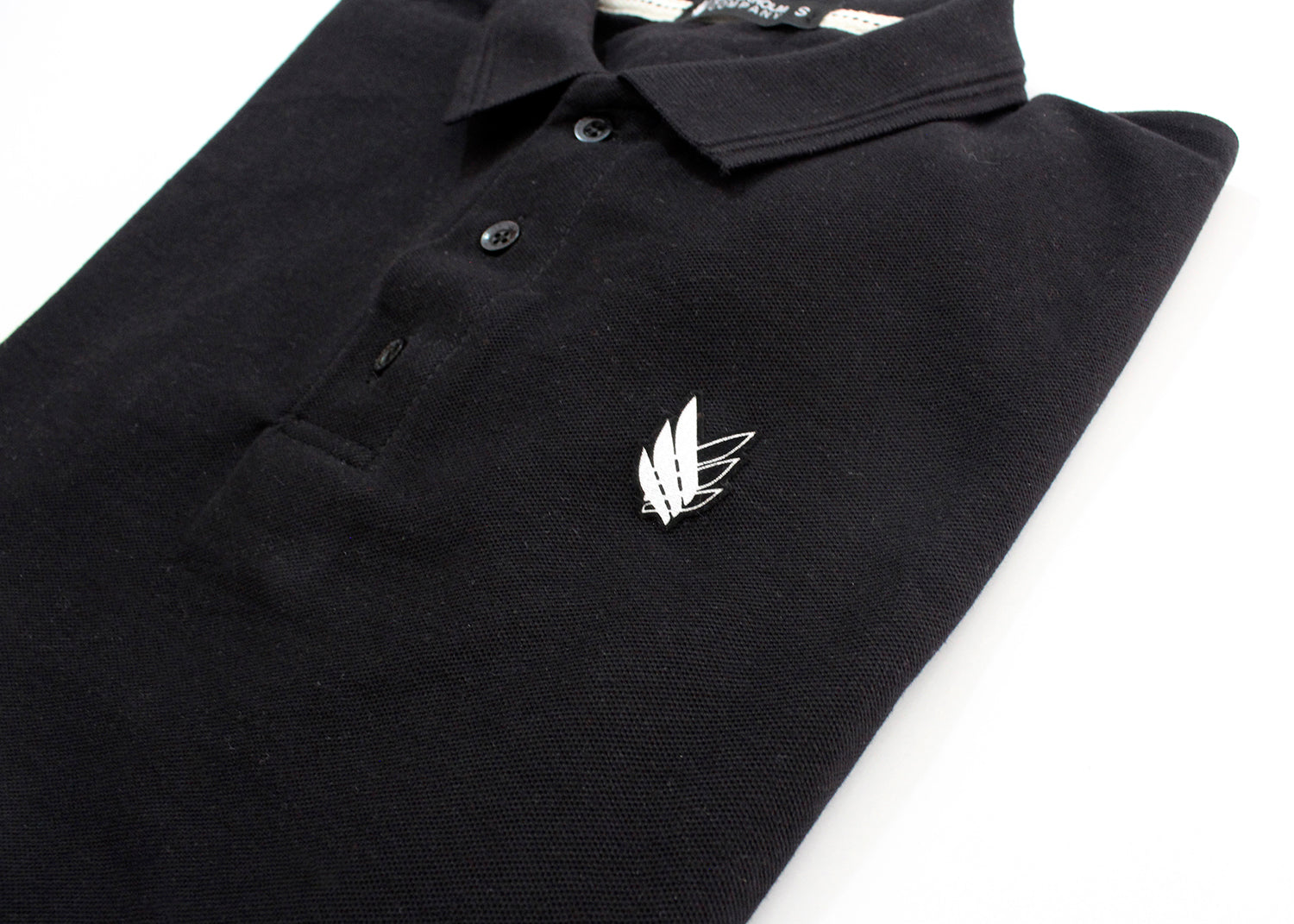 Wings logo polo Negra | Polo | basicos, hombre, polo, stkm originals | Stockholm Company